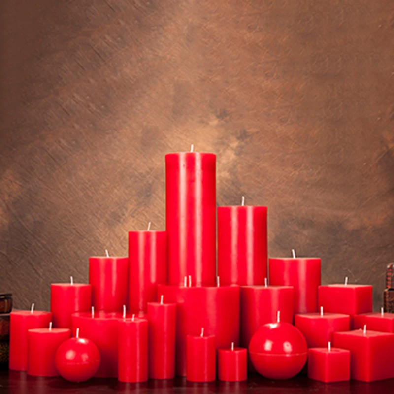 red-pillar-candle.webp
